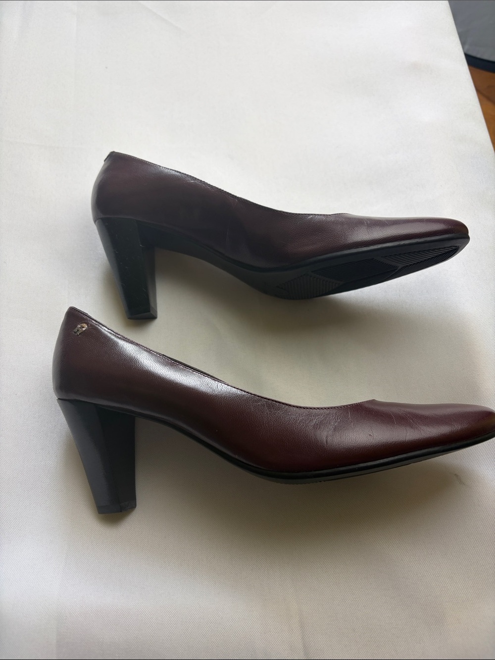 Etienne Aigner Women's Dark Burgundy Leather Pumps - Picture 2 of 7